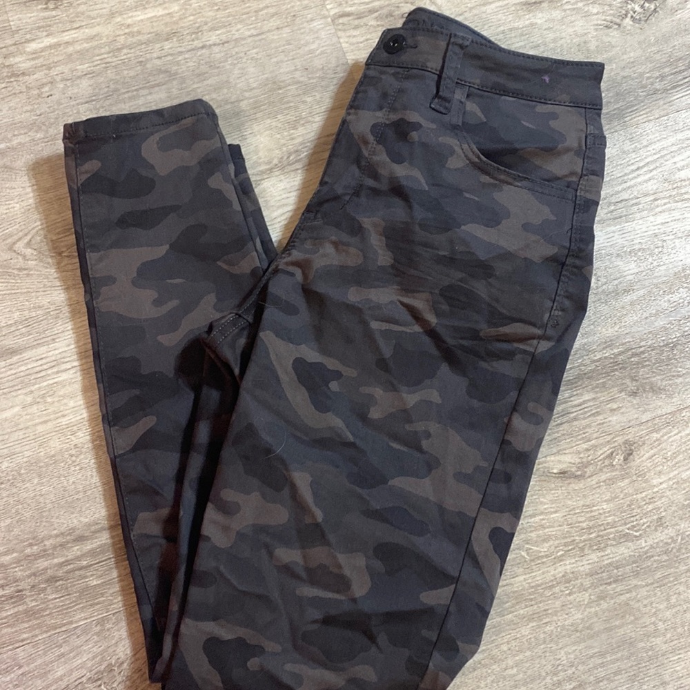 Women’s high rise skinny jeans